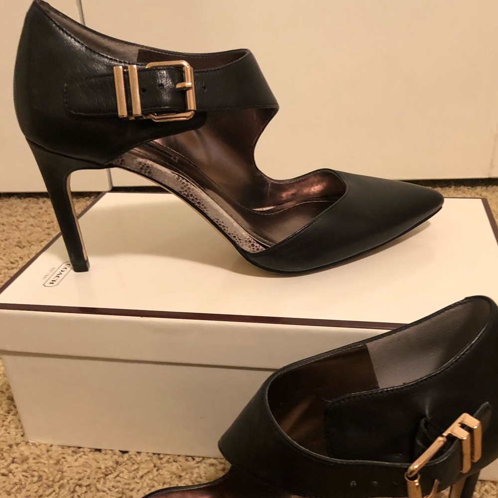 BCBG size 7 heels